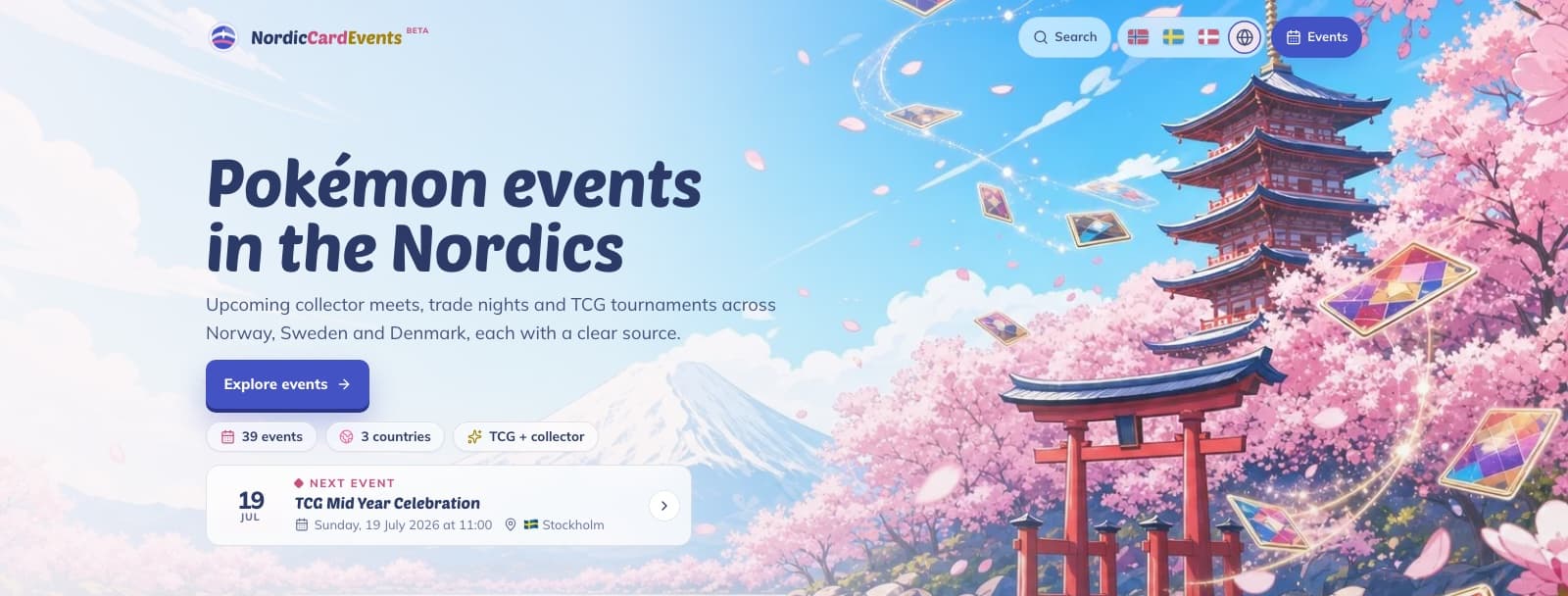 Skjermbilde av NordicCardEvents-forsiden med engelsk tema: indigo og rosa sakura-illustrasjon med pagode og Pokémon-kort.